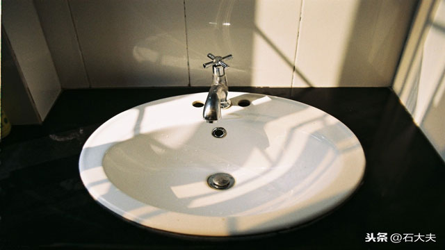 石材材質的洗手臺會出現哪些污染？如何解決？